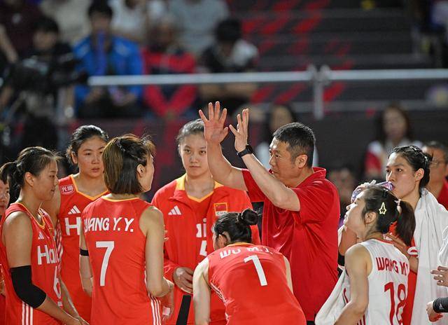 女排世锦赛︱小组赛全胜昂首出线，中国队带着“女排精神”向前冲