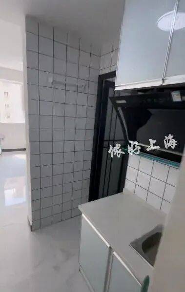 上海一房东崩溃！"00后"情侣租客失联，打开房门直呼"辣眼睛"…